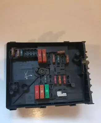 Volkswagen Touran I Fuse module 017181301 017181281