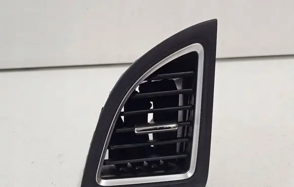 Honda CR-V Dashboard side air vent grill/cover trim 77610-T0A-A1