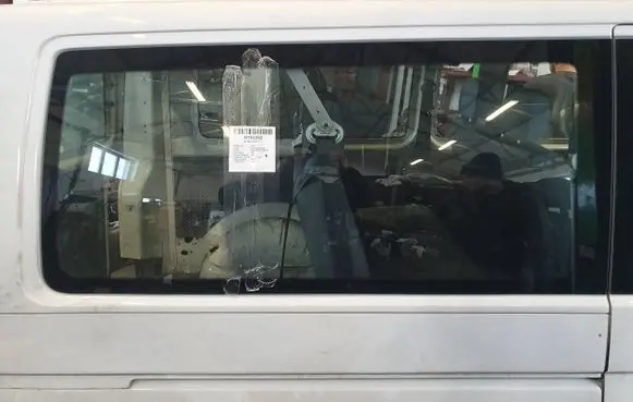 Volkswagen Transporter - Caravelle T5 Rear windscreen/windshield window 