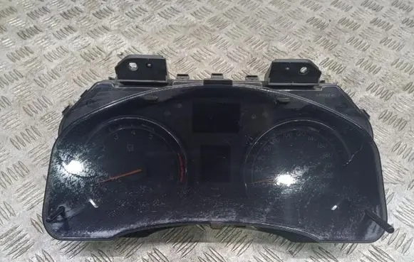 Toyota Avensis Verso Speedometer (instrument cluster)