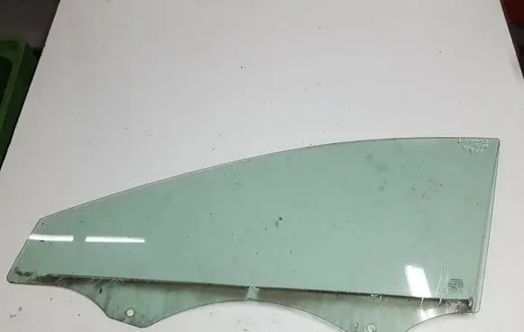 Seat Leon (5F) Front door window glass four-door 