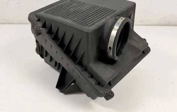 Cadillac Escalade Air filter box 25873811