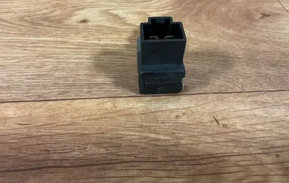 Hyundai Coupe Brake pedal sensor switch 9381038100