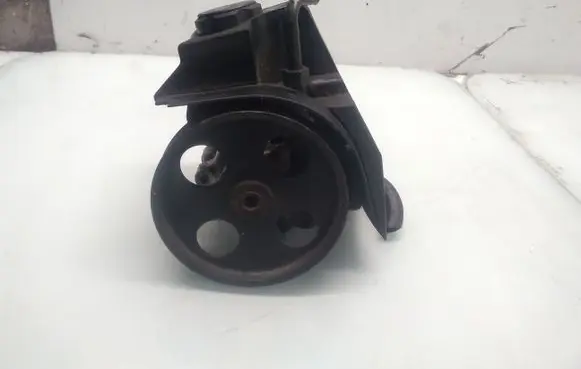 Peugeot 206 Power steering pump 9631411580