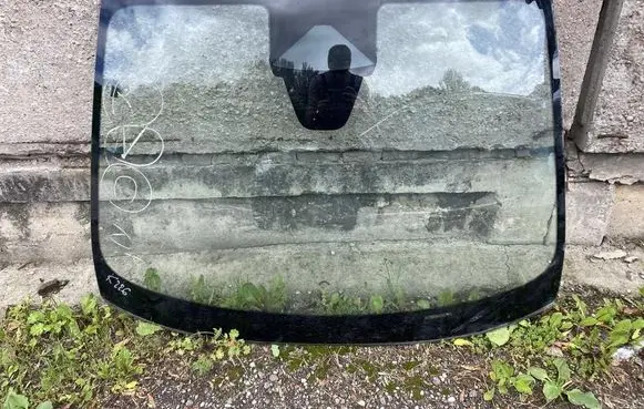Ford Puma Front windscreen/windshield window R1TBA03100BD
