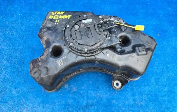 BMW X3 G01 AdBlue liquid reservoir 7405816