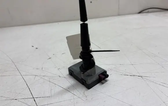 BMW 2 F22 F23 Aerial antenna amplifier 18899510 6801167 920325005
