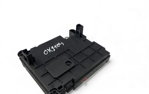 Citroen C4 II Picasso Fuse module 9810296180