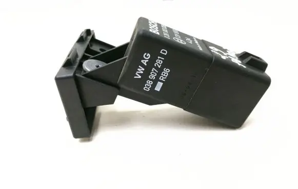 Volkswagen PASSAT B6 Glow plug pre-heat relay 038907281D 0281003038