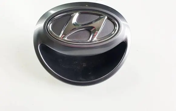 Hyundai Veloster Tailgate/boot open switch button 