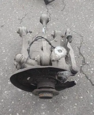 Rear wheel hub