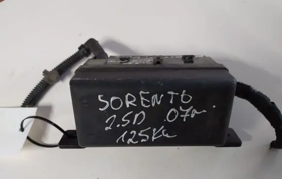 KIA Sorento Relay mounting block OK53A67BX1