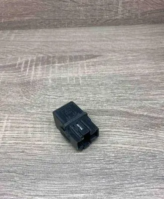 Mitsubishi Carisma Other relay V23134B52X240 MB953381