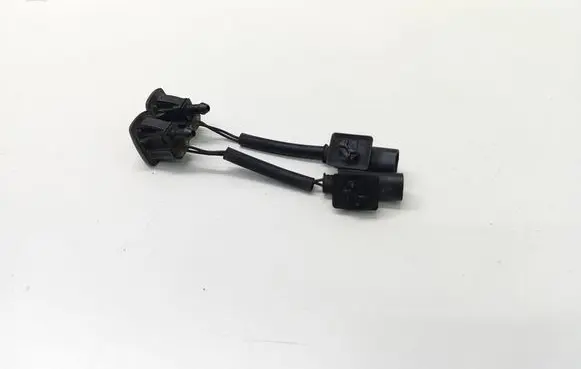 BMW 5 E60 E61 Windshield washer spray nozzle 7132969 1378908
