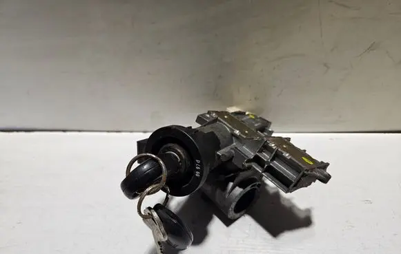 Volkswagen Sharan Ignition lock P012106
