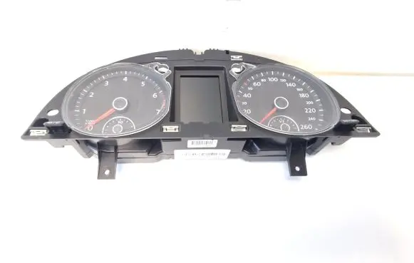 Volkswagen PASSAT B7 Speedometer (instrument cluster) 3AA920870H