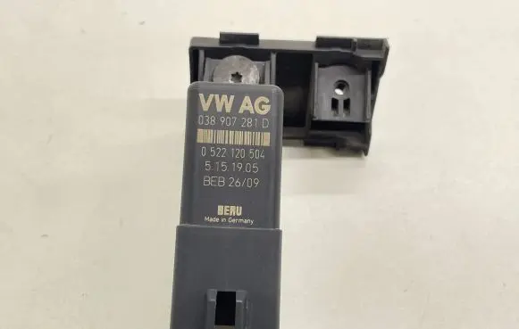 Volkswagen Touran I Glow plug pre-heat relay 038907281D 0522120504 5151905