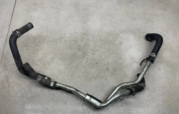 Engine coolant pipe/hose