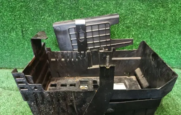 Opel Astra J Battery box tray 13354420