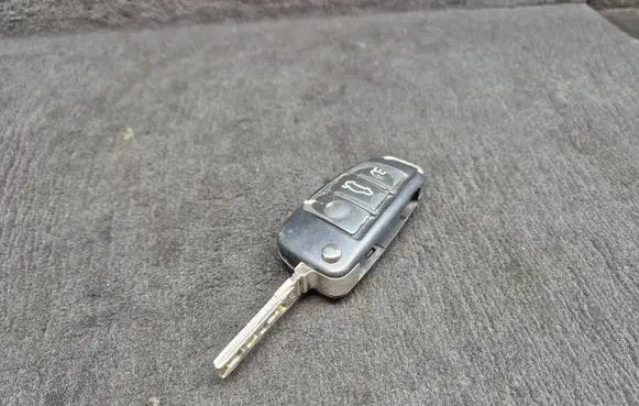 Audi A4 S4 B7 8E 8H Ignition key/card 8E0837220E