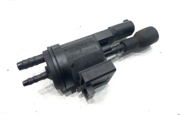 Mercedes-Benz GLK (X204) Fuel pressure regulator 0025401497