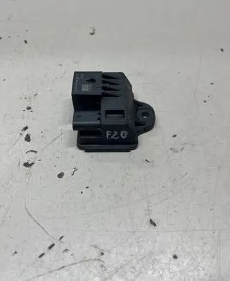 BMW 3 F30 F35 F31 Glow plug pre-heat relay 857008702 0522120103 130317