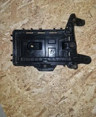 Volkswagen PASSAT B6 Battery box tray 1K0915333C