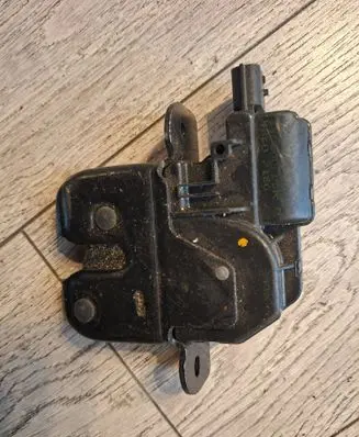 Renault Megane III Tailgate lock latch 846300005R 4050716C