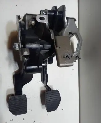 Peugeot 2008 I Pedal assembly 
