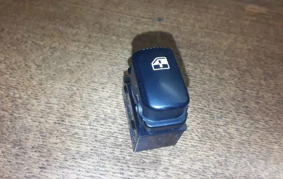 Hyundai Trajet Electric window control switch NOCODE