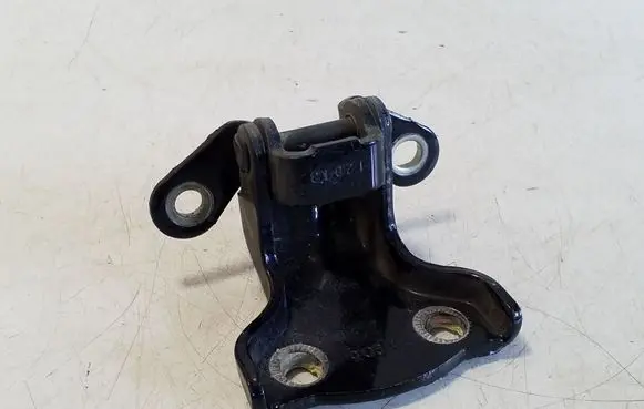 Chevrolet Captiva Rear door upper hinge A047587