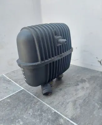Vacuum air tank