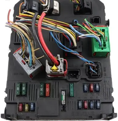 Peugeot 206 Fuse module 9646777380 S118085210G BSIE0200