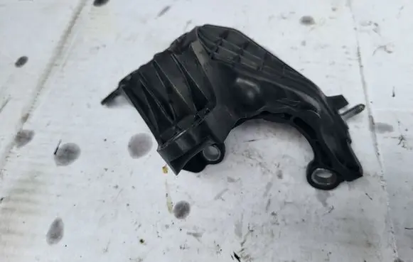 Peugeot 308 Engine mounting bracket 9815492580