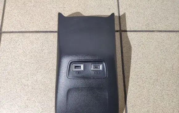 Peugeot 208 II Other center console (tunnel) element 9824732180 9824732280