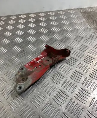 Audi A3 S3 8P Fender mounting bracket 8P0821136