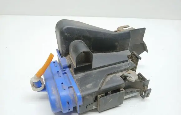 Audi A4 S4 B5 8D Rear door lock 8D0839016A