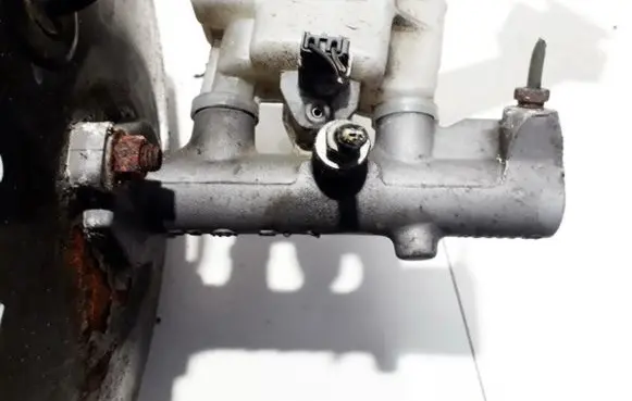 Nissan Primera Master brake cylinder
