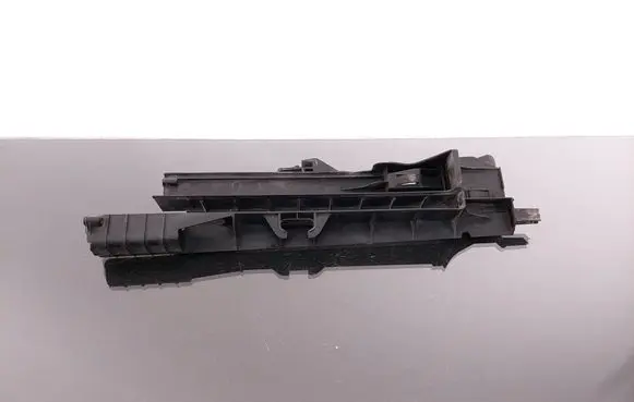 BMW X5 E70 Radiator support slam panel bracket 7799762