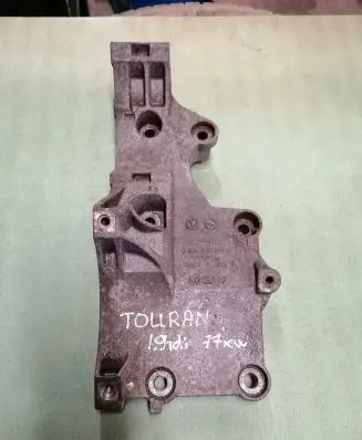 Engine mounting bracket