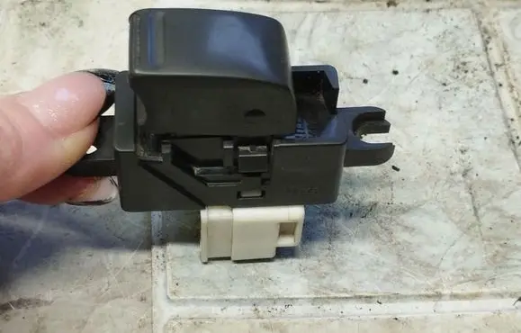 Nissan Almera Tino Electric window control switch 3606Z