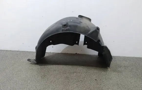 Front wheel arch liner splash guards