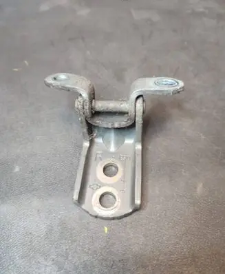 Nissan Pulsar Front door hinge set RES03