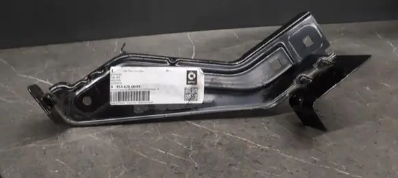 Smart ForFour II W453 Fender mounting bracket a4536200001