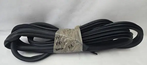 Renault Trafic III (X82) Front door rubber seal 