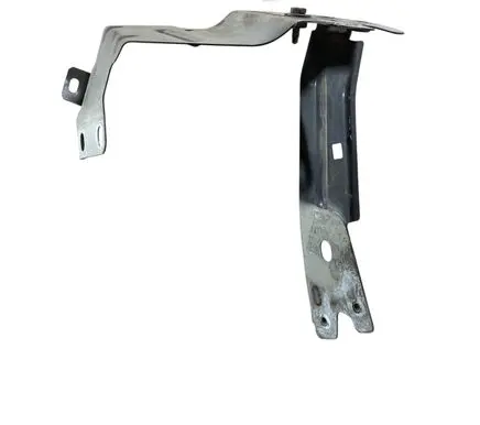 Maserati Ghibli Fender mounting bracket 673002589 673003652