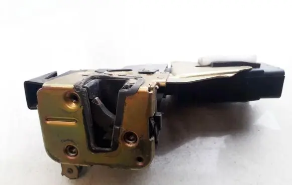 Mitsubishi Carisma Front door lock
