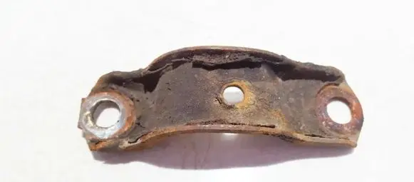 Mitsubishi Carisma Engine mounting bracket