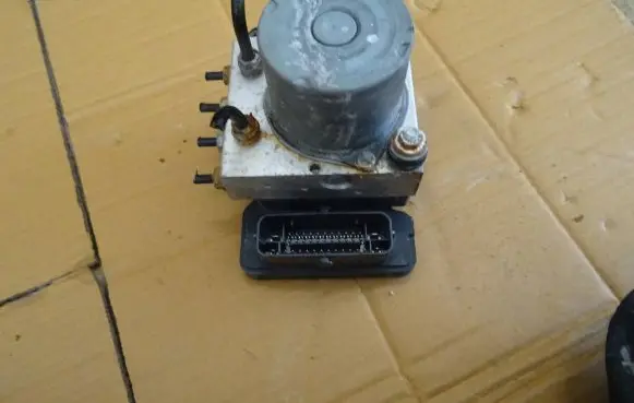 Skoda Fabia Mk3 (NJ) ABS Pump 6R0907379BA 6C0907379R