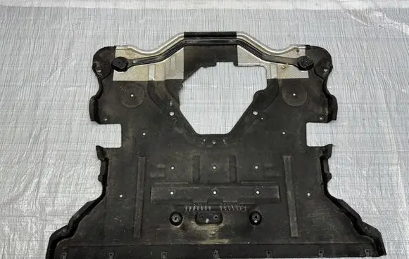 Maserati Grecale Engine splash shield/under tray M182